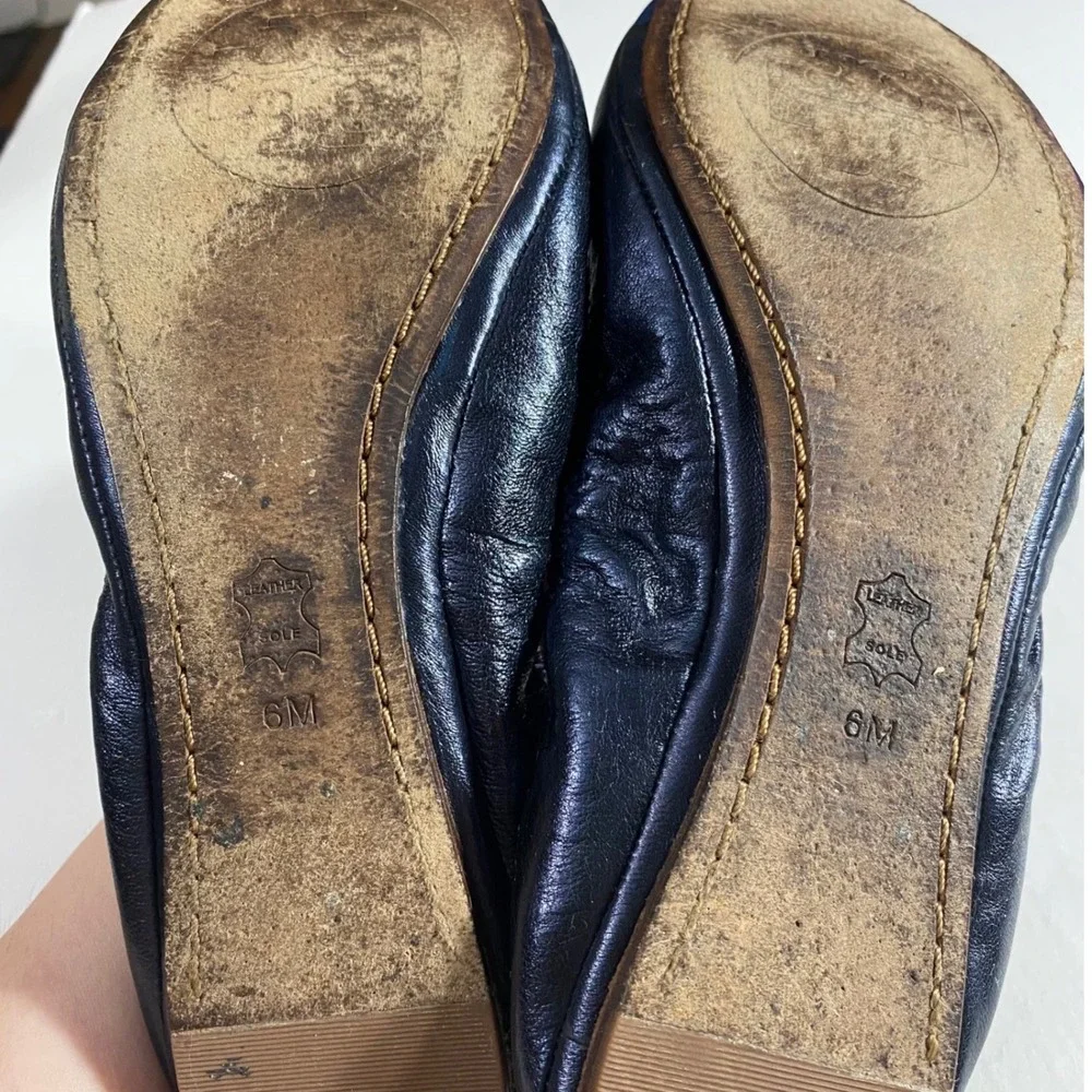Tory Burch Reva Navy Leather Ballet Flats Rhinestone Encrusted Medallion‎ Size 6